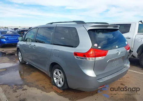 2011 Toyota Sienna Le V6 из США, поврежденный, VIN 5TDKK3DC8BS078535